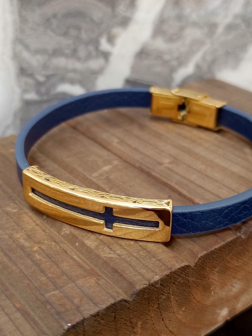 Blue leather bracelet with silver clasp -