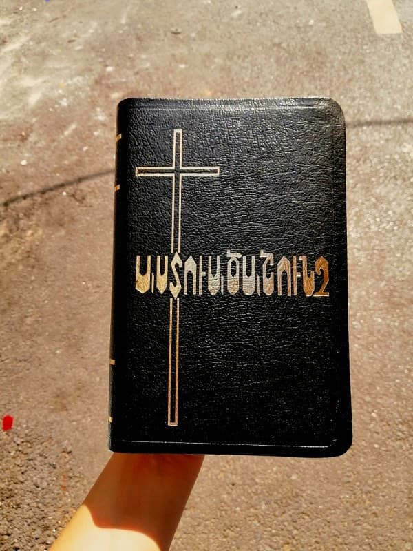 ARMENIAN BIBLE LEATHER MEDIUM GILT EDGED M47 - 4