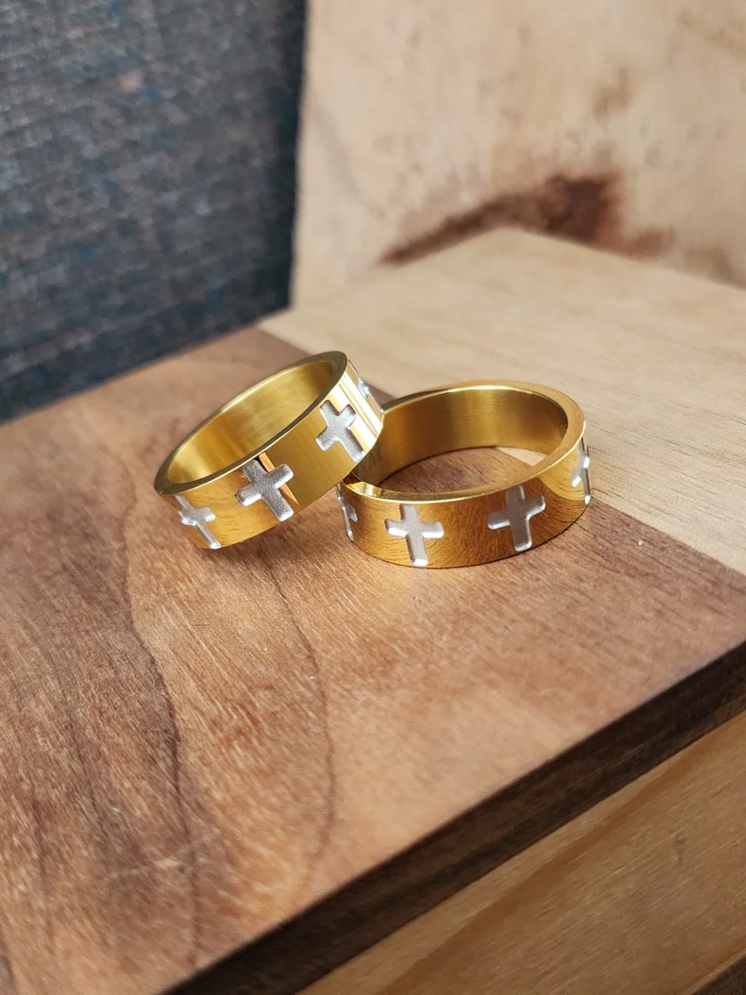 SILVER CROSS GOLD RING - 5