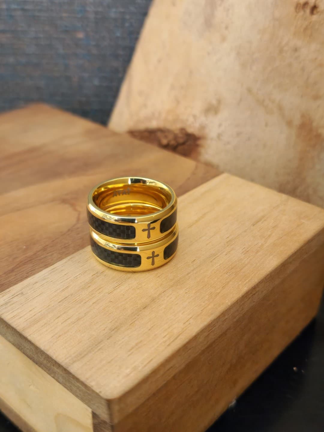 BLACK CARBON FIBER GOLD RING - 4