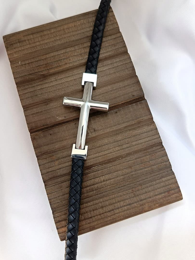 SILVER CROSS SINGLE LAP BLACK LEATHER BRACELET - 1