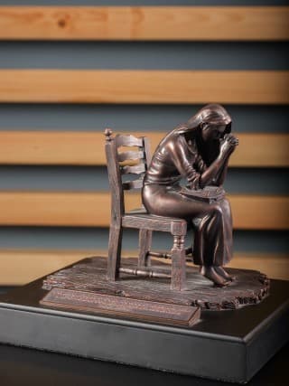 Sculpture Moments of Faith Praying Woman - 2
