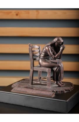 Sculpture Moments of Faith Praying Woman thumbnail 2