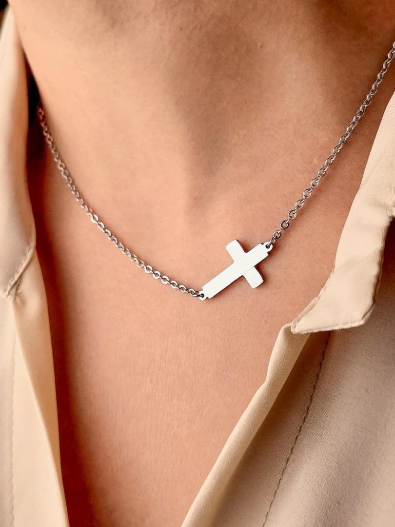 SMALL CROSS NECKLACE - 2