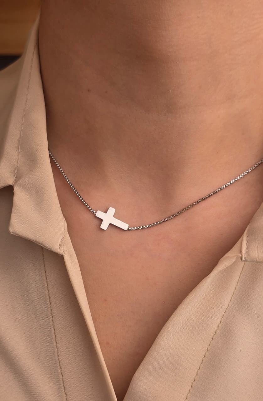 SIDE CROSS NECKLACE