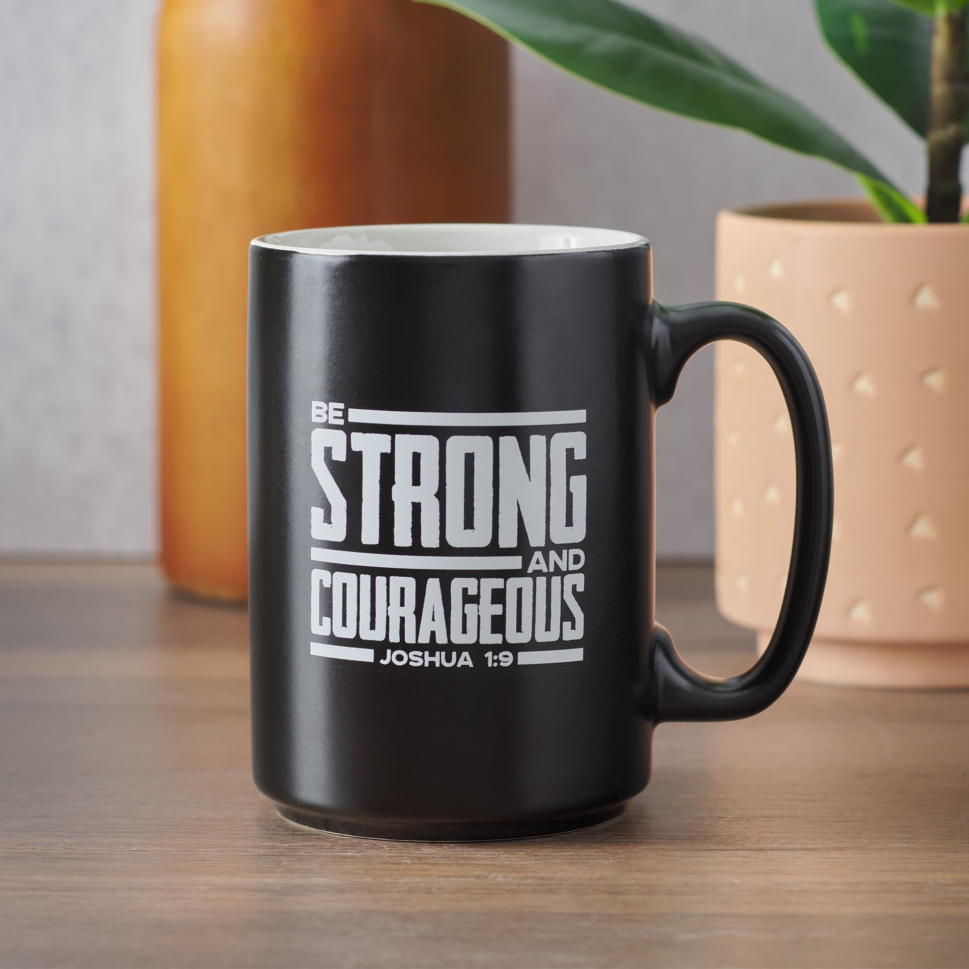 MUG BLACK BE STRONG AND COURAGEOUS JOSH 1:9 - 4