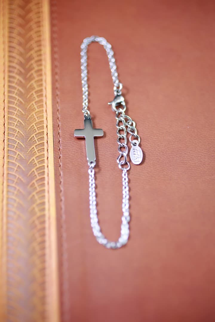 SMALL CROSS BRACELET - 3