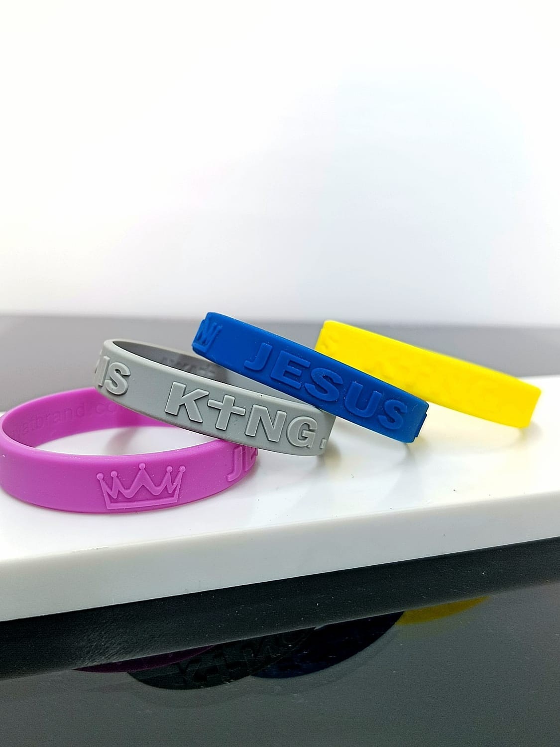 JESUS IS KING SILICONE BRACELET 19CM - 2