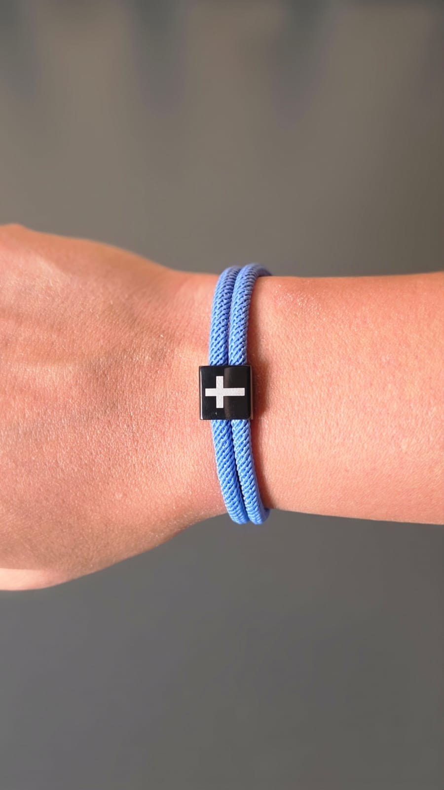 MEDIUM BLUE CROSS BRAIDED ROPE BRACELET - 2